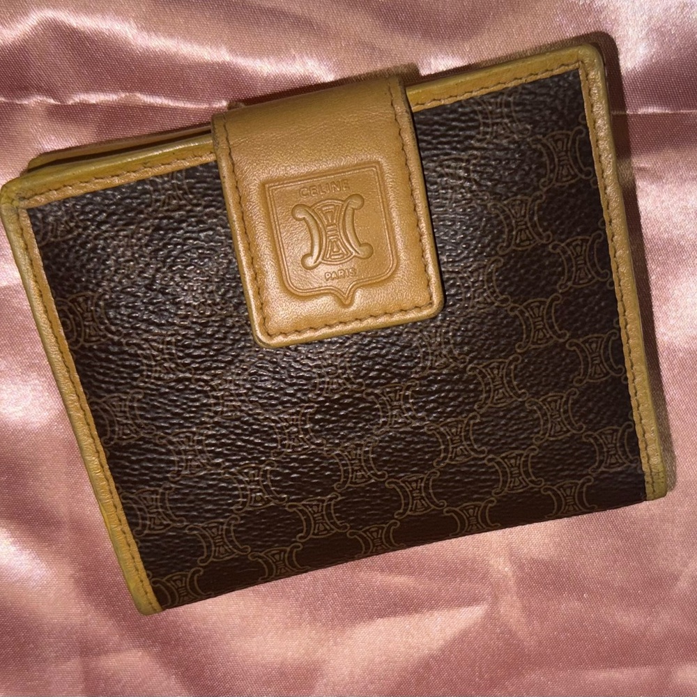 💯 Celiné Trifold Wallet